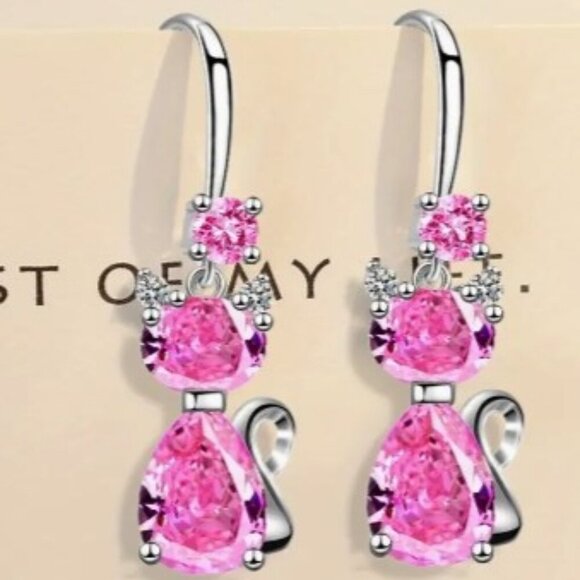 Chic Silver-Plated Pink Cat Earrings - Picture 1 of 3